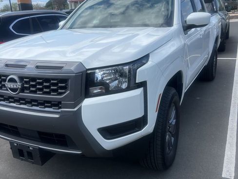 Used 2025 Nissan Frontier SV image 5