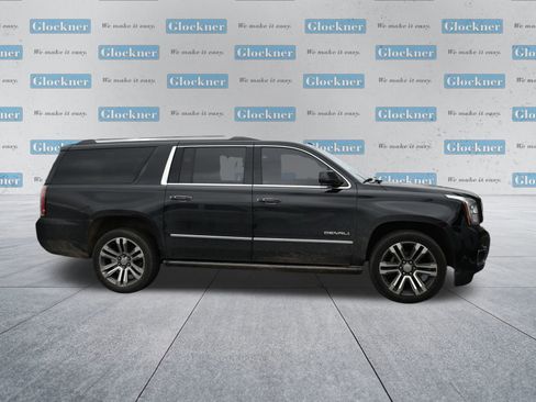 Used 2020 GMC Yukon XL Denali w/ Denali Premium Package image 11