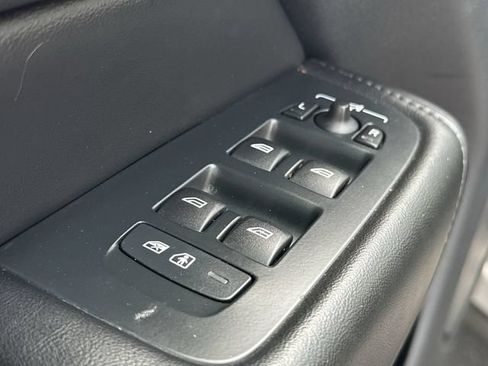 Used 2025 Volvo XC60 B5 Plus AWD/4WD image 24