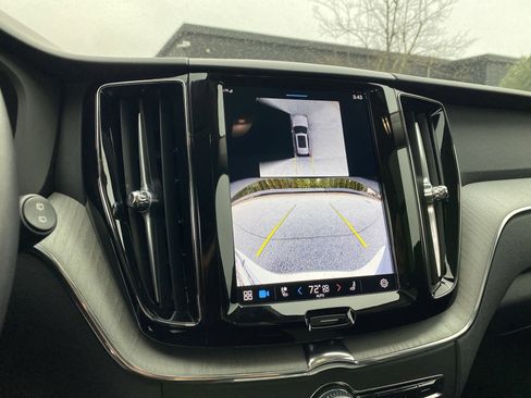 Used 2025 Volvo XC60 B5 Plus image 30