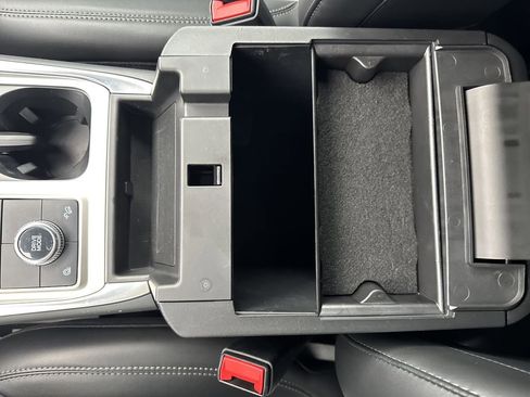 Used 2022 Ford Explorer XLT w/ Equipment Group 202A image 33