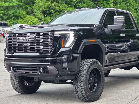 Used 2024 GMC Sierra 2500 Denali Ultimate w/ Max Trailering Package AWD/4WD image 2