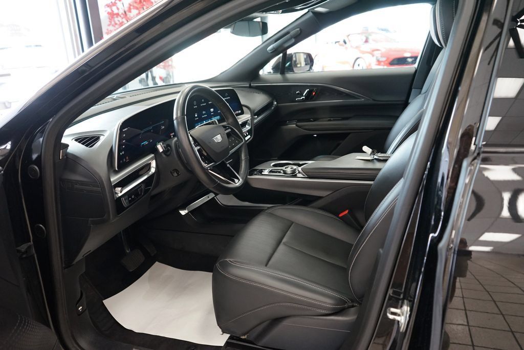 Used 2024 Cadillac Lyriq Sport w/ LPO, Floor Liner Package AWD/4WD image 27
