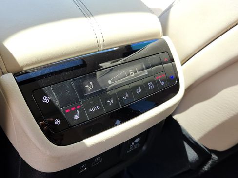 Used 2023 INFINITI QX60 Sensory w/ Vision Package AWD/4WD image 11