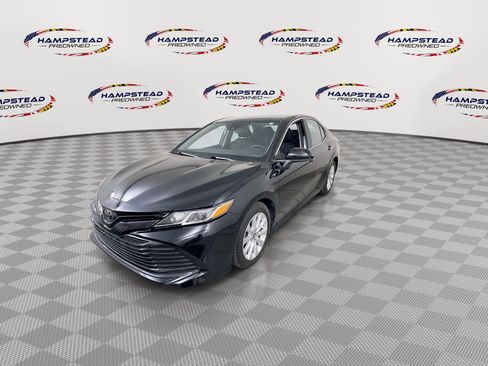 Used 2020 Toyota Camry LE FWD image 4