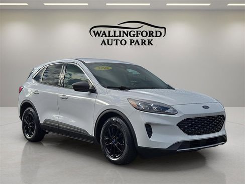Used 2022 Ford Escape SE image 3