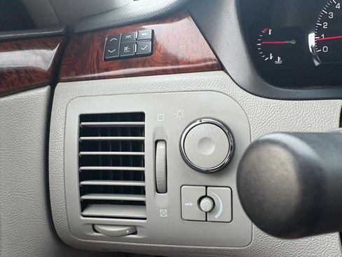 Used 2006 Cadillac DTS FWD image 57