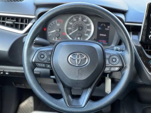 Used 2021 Toyota Corolla LE FWD image 29