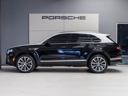 Used 2021 Bentley Bentayga image 2