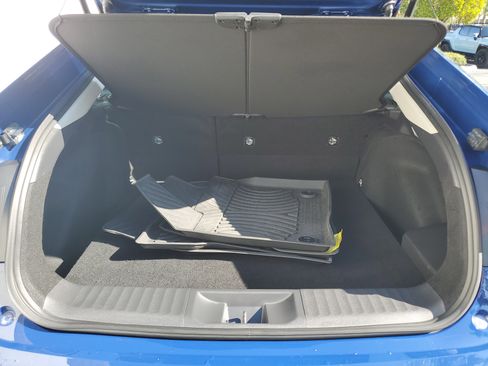 Used 2025 Toyota Prius XLE image 8