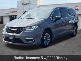 Used 2023 Chrysler Pacifica Touring-L FWD video 3