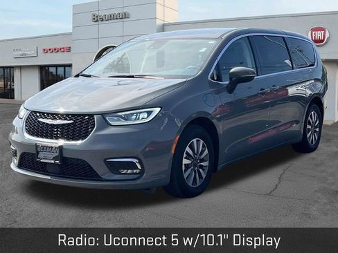 Used 2023 Chrysler Pacifica Touring-L FWD image 3