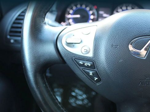 Used 2017 INFINITI QX70 3.7 w/ Premium Package image 16