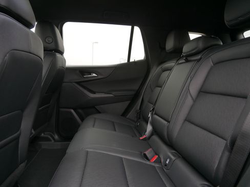 New 2026 Chevrolet Equinox LT w/ Convenience Package II AWD/4WD image 5