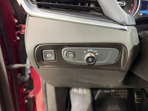 Used 2019 Buick Enclave Essence image 18