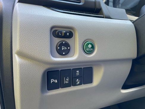 Used 2017 Honda Pilot Touring image 11