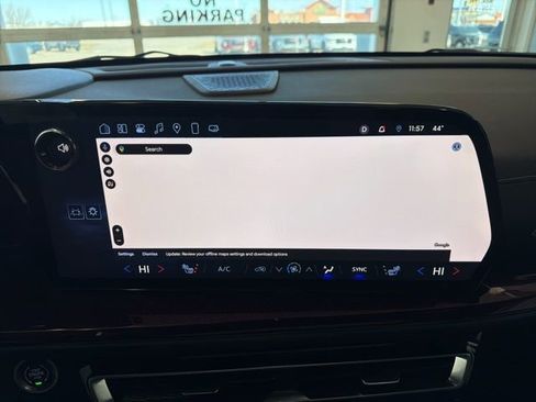 Used 2025 Chevrolet Traverse Z71 w/ Enhanced Driving Package image 55