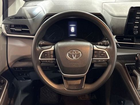 Certified 2021 Toyota Sienna LE FWD image 21