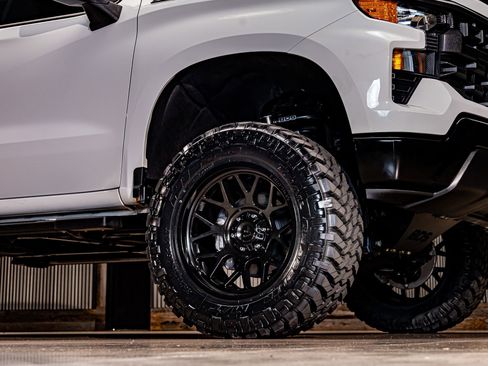 Used 2025 Chevrolet Silverado 1500 Custom Trail Boss w/ LPO, Dark Essentials Package image 16