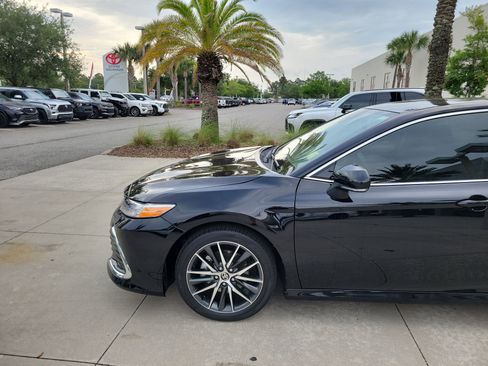 Used 2024 Toyota Camry XLE FWD image 2