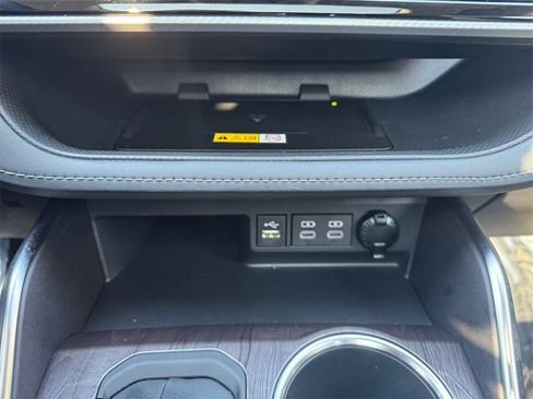 Used 2023 Toyota Highlander Platinum image 24