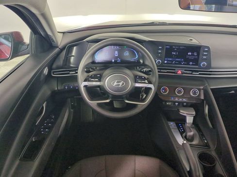 Used 2024 Hyundai Elantra SE FWD image 17