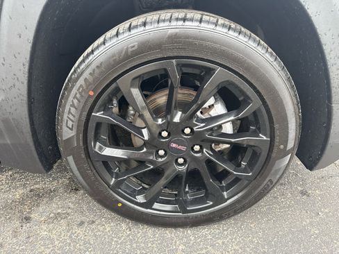 Used 2023 GMC Terrain SLE w/ Driver Convenience Package image 10