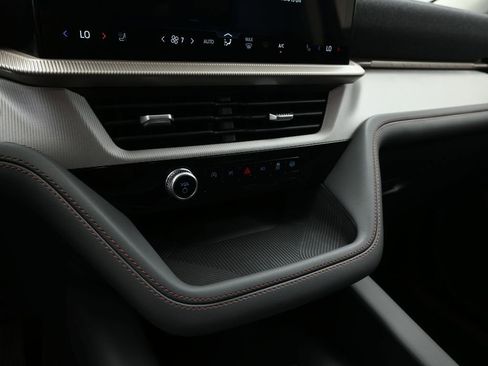 New 2025 Ford Explorer Active w/ Active Comfort Package image 15