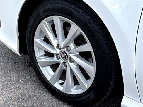 Used 2022 Toyota Camry LE image 17