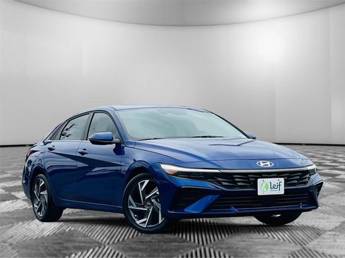Used 2025 Hyundai Elantra Limited FWD image 1