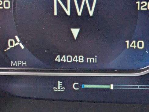 Used 2024 Chevrolet Tahoe Z71 w/ Luxury Package image 35