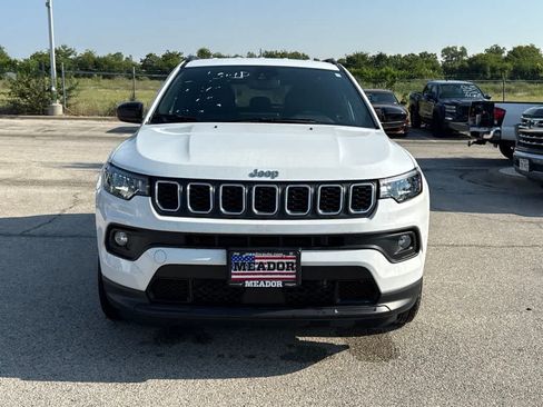 Used 2024 Jeep Compass Latitude AWD/4WD image 8