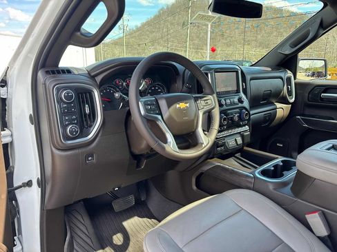 Used 2022 Chevrolet Silverado 1500 LTZ w/ LTZ Premium Package image 13