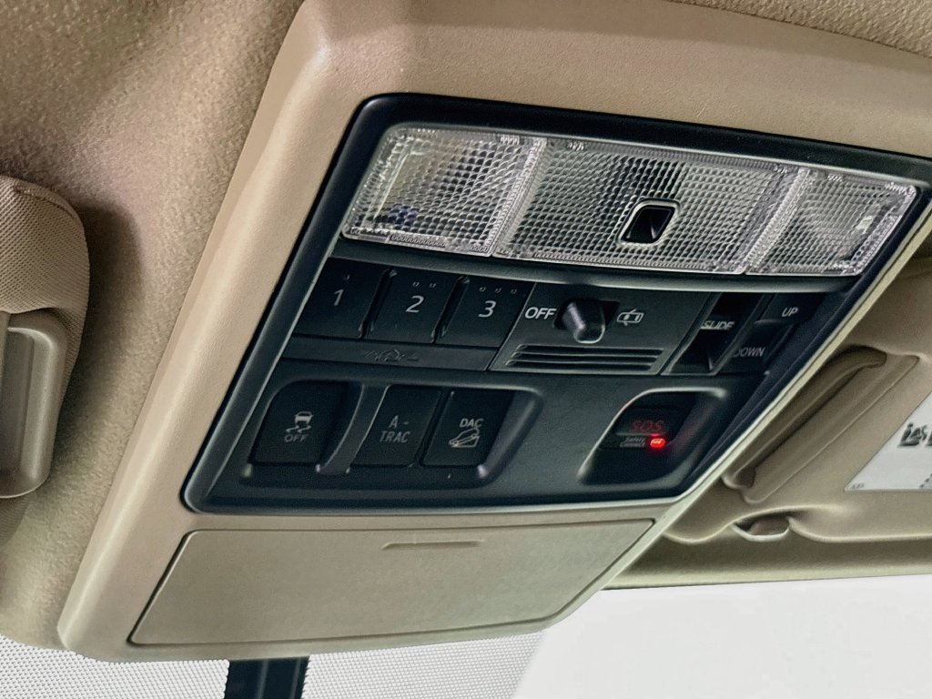 Used 2018 Toyota 4Runner Limited AWD/4WD image 18