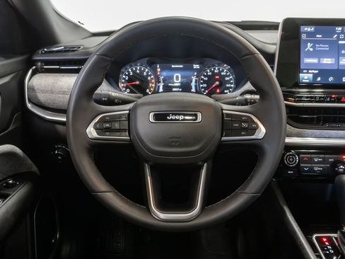 Used 2025 Jeep Compass Latitude w/ Sun & Sound Group AWD/4WD image 14