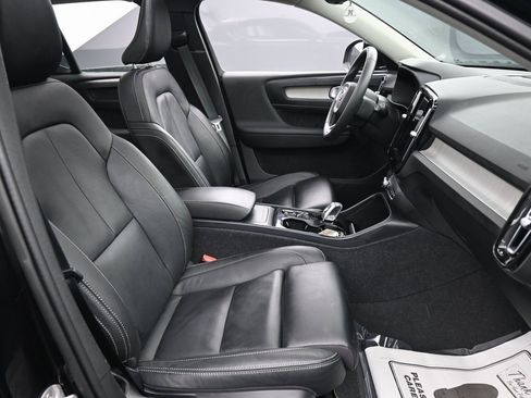 Used 2024 Volvo XC40 B5 Ultimate w/ Protection Package Premier image 35