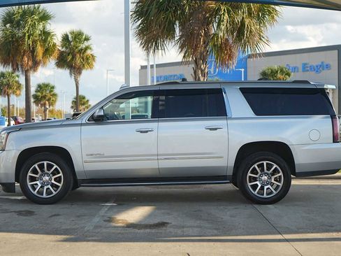 Used 2019 GMC Yukon XL Denali image 3