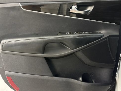 Used 2019 Kia Sorento S AWD/4WD image 25