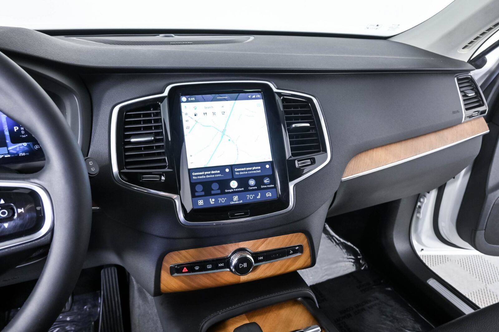 Certified 2023 Volvo XC90 B6 Plus AWD/4WD image 13