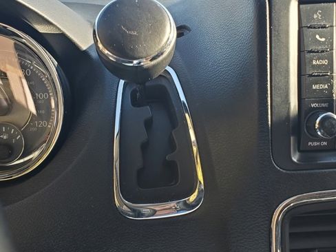 Used 2011 Chrysler Town & Country Touring image 23