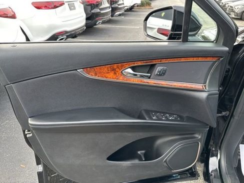 Used 2018 Lincoln MKX Select w/ Select Plus Package image 19