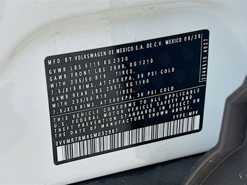 Used 2025 Volkswagen Tiguan SE AWD/4WD image 47