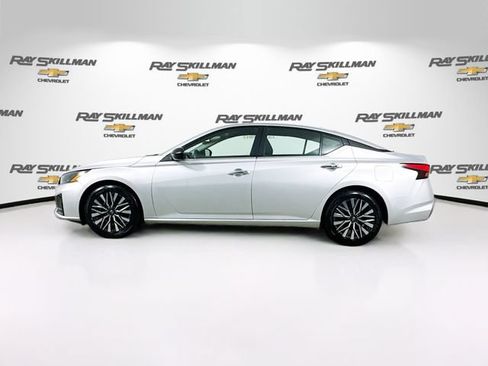 Used 2024 Nissan Altima 2.5 SV FWD image 4