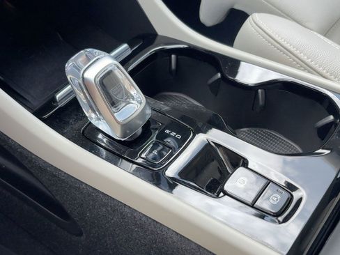 Used 2023 Volvo XC40 B5 Plus w/ Protection Package Premier image 16