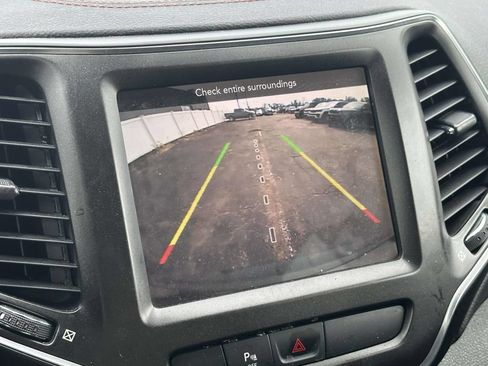 Used 2019 Jeep Cherokee Trailhawk w/ Cold Weather Group AWD/4WD image 24