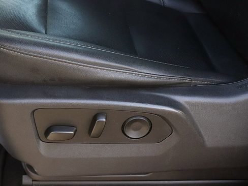 Used 2025 GMC Sierra 1500 SLT image 18