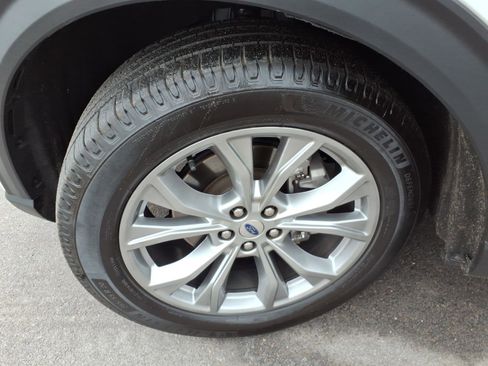 Certified 2023 Ford Explorer XLT w/ Equipment Group 202A image 9