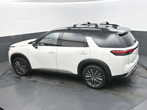 Used 2024 Nissan Pathfinder SL w/ SL Premium Package FWD image 32