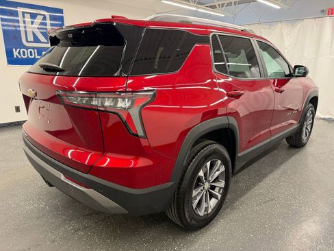 Used 2025 Chevrolet Equinox LT w/ Convenience Package II image 2