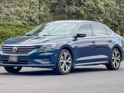 Used 2022 Volkswagen Passat 2.0T SE image 9